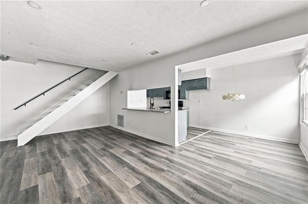2 bedroom, 1 bathroom, 882 sq ft condominium for sale at 1392 Old Coach Road, Marietta, GA 30008 — photo 7