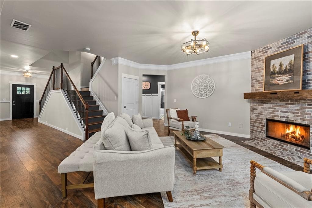 6 bedroom, 4 bathroom, 3,408 sq ft single family residence under contract at 135 Cherokee Reserve Circle, Canton, GA 30115 — photo 3