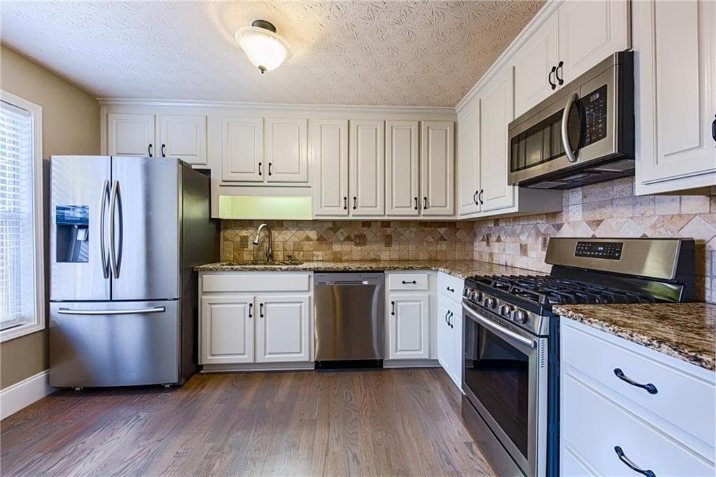 3 bedroom, 3 bathroom, 2,376 sq ft single family residence for rent at 4929 Baker Plantation Way, Acworth, GA 30101 for $2,250 a month — photo 10