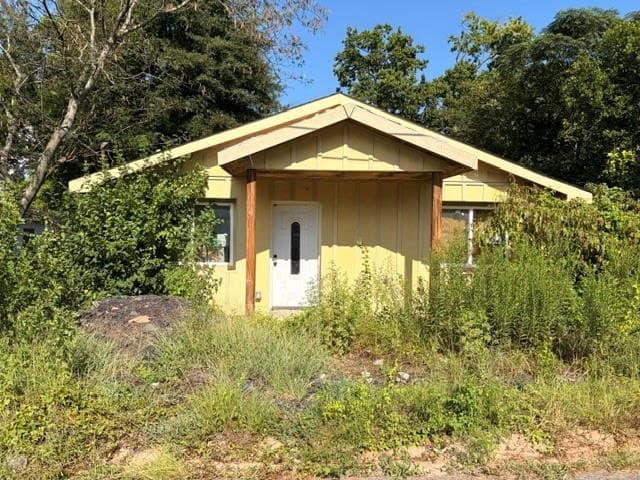 4 bedroom, 3 bathroom, 1,176 sq ft single family residence for sale at 3372 Ada Street, Macon, GA 31206