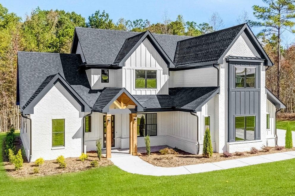 5 bedroom, 5 bathroom, 3,559 sq ft single family residence for sale at 121 Forest Berry Court, Newnan, GA 30265 — photo 2