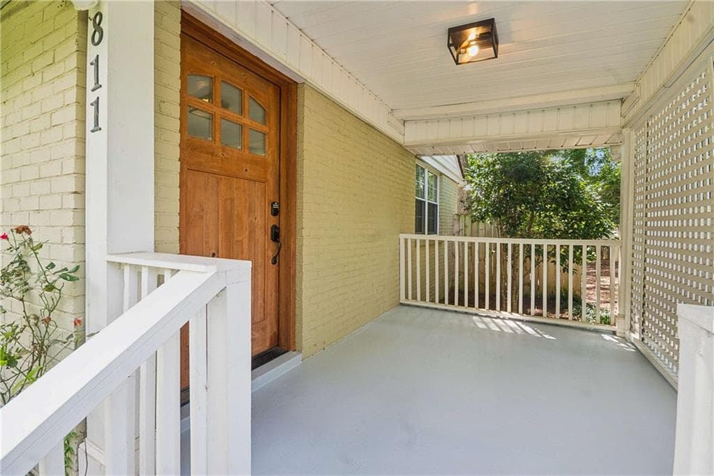 3 bedroom, 2 bathroom, 1,395 sq ft single family residence under contract at 811 Wayland Court, Smyrna, GA 30080 — photo 3