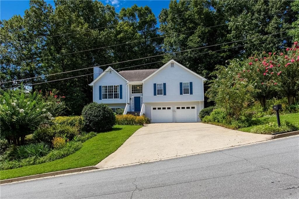 3 bedroom, 3 bathroom, 1,958 sq ft single family residence for sale at 3705 Winding Trail Court, Douglasville, GA 30135 — photo 2