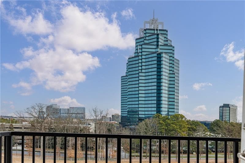 2 bedroom, 3 bathroom, 1,295 sq ft condominium for sale at 799 Hammond Drive 423, Atlanta, GA 30328 — photo 2