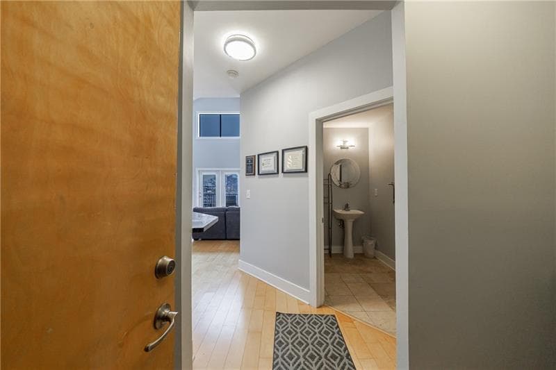 2 bedroom, 3 bathroom, 1,295 sq ft condominium for sale at 799 Hammond Drive 423, Atlanta, GA 30328 — photo 4