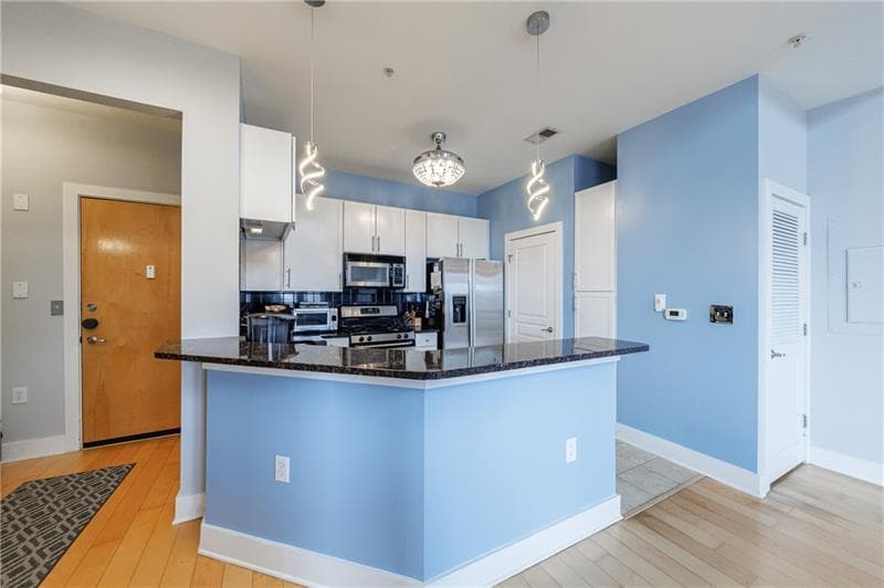 2 bedroom, 3 bathroom, 1,295 sq ft condominium for sale at 799 Hammond Drive 423, Atlanta, GA 30328 — photo 9