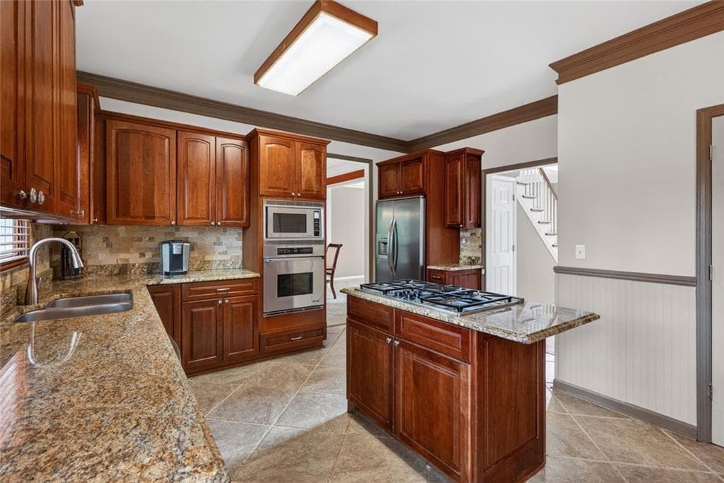 5 bedroom, 3 bathroom, 3,025 sq ft single family residence for sale at 2456 Stonecroft Way, Duluth, GA 30097 — photo 4