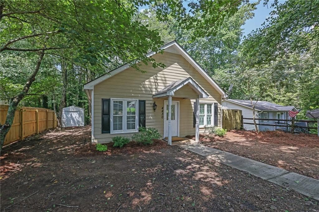 2 bedroom, 2 bathroom, 918 sq ft single family residence under contract at 4430 Bonneville Drive, Cumming, GA 30041 — photo 2