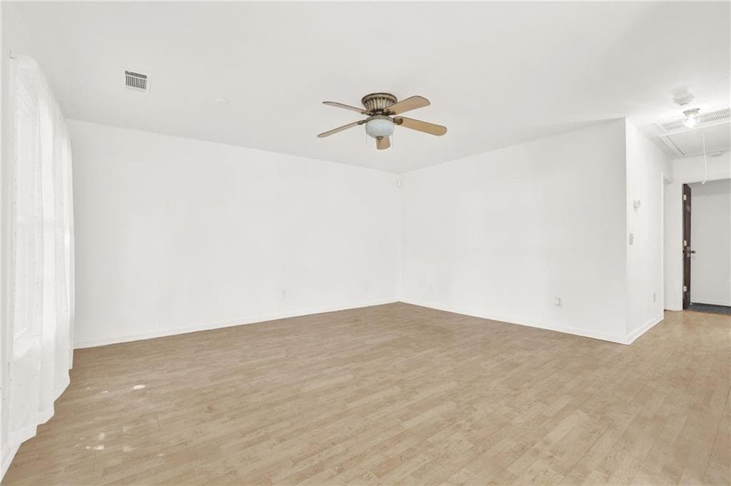 2 bedroom, 2 bathroom, 918 sq ft single family residence under contract at 4430 Bonneville Drive, Cumming, GA 30041 — photo 9