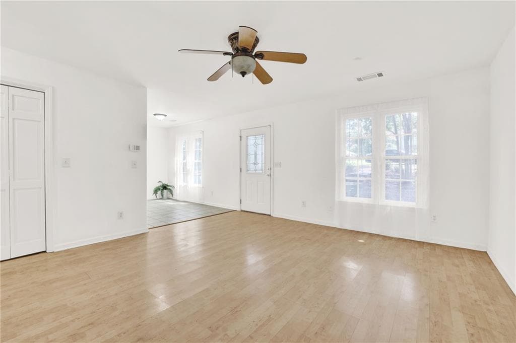 2 bedroom, 2 bathroom, 918 sq ft single family residence under contract at 4430 Bonneville Drive, Cumming, GA 30041 — photo 6