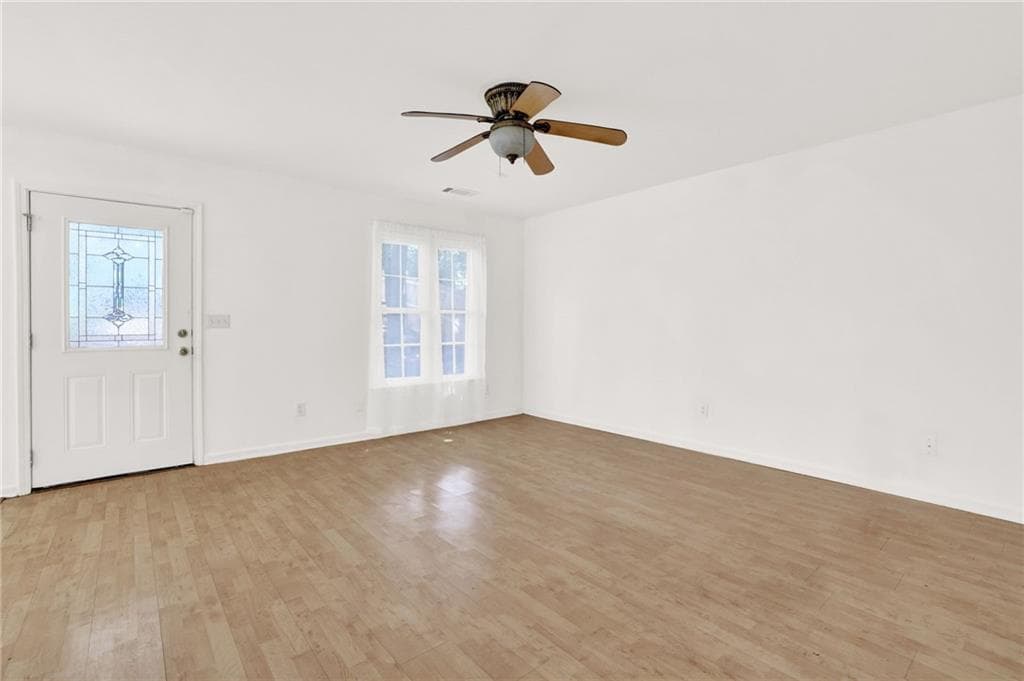 2 bedroom, 2 bathroom, 918 sq ft single family residence under contract at 4430 Bonneville Drive, Cumming, GA 30041 — photo 7