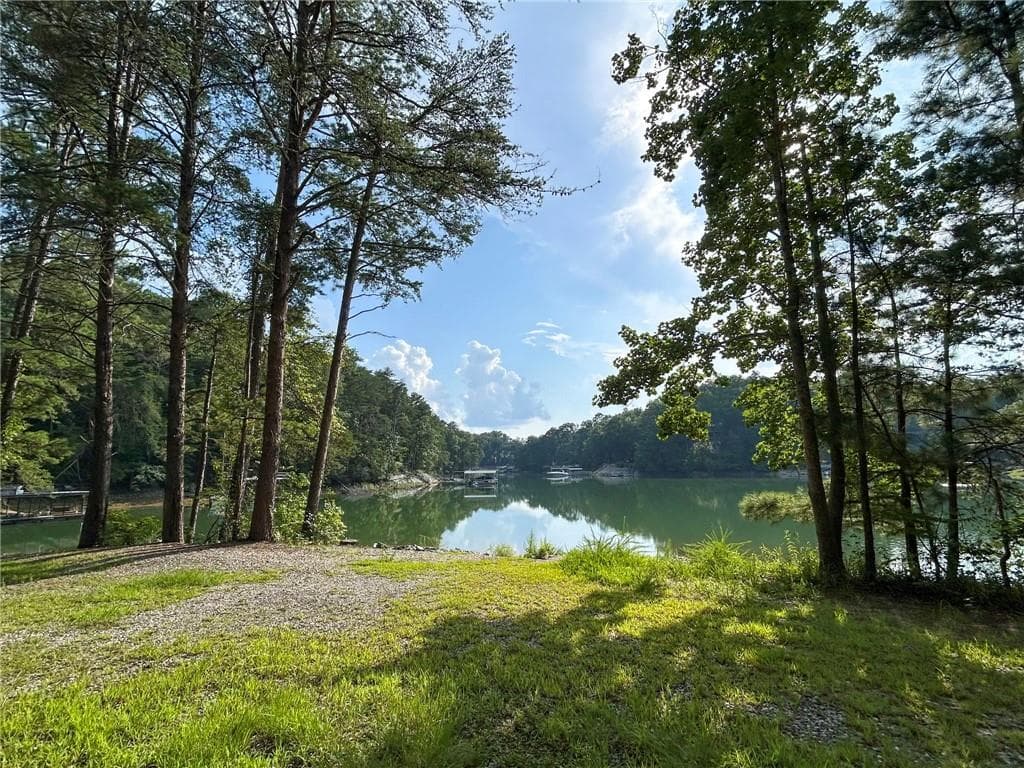 2 bedroom, 2 bathroom, 918 sq ft single family residence under contract at 4430 Bonneville Drive, Cumming, GA 30041 — photo 4