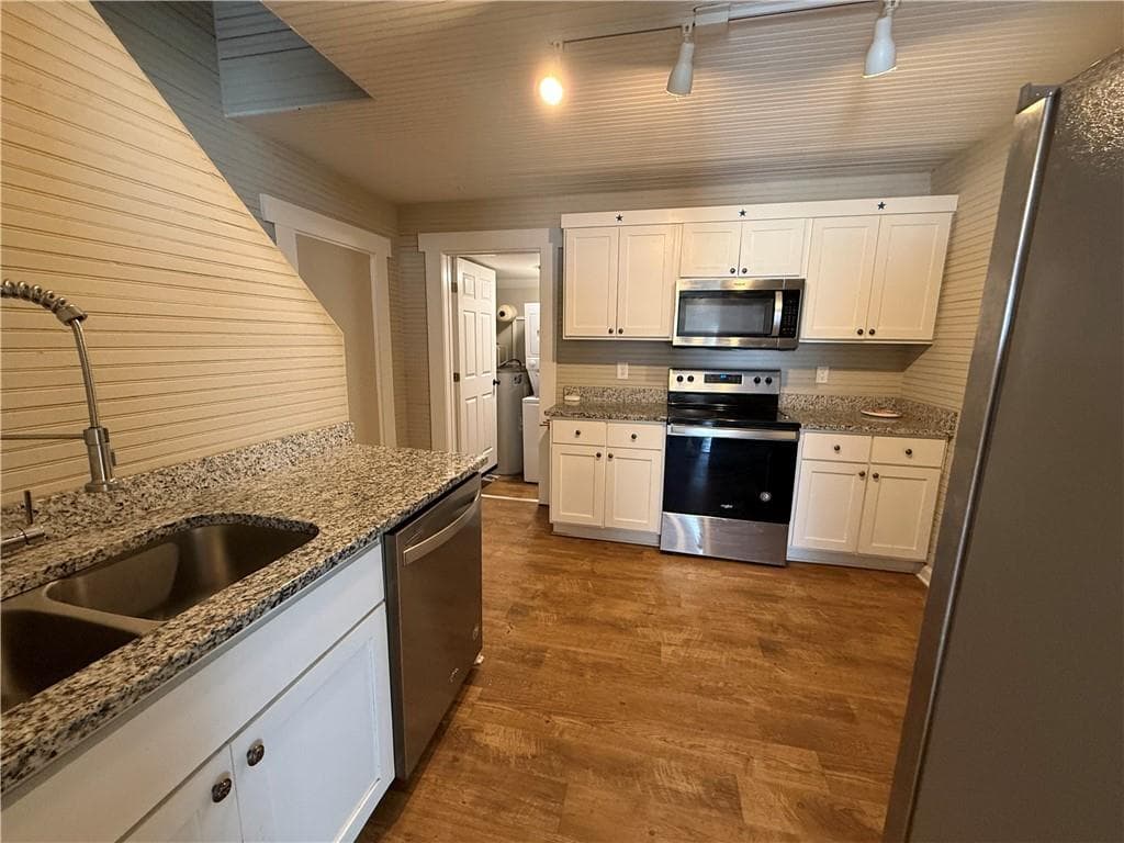 1 bedroom, 2 bathroom duplex for rent at 43 Quarry Street, Gainesville, GA 30501 for $1,395 a month — photo 3