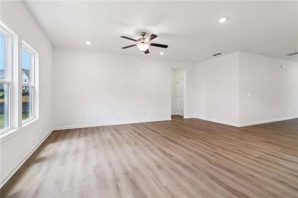 5 bedroom, 4 bathroom, 2,801 sq ft single family residence for sale at 5347 Callahan Trace, Flowery Branch, GA 30542 — photo 7