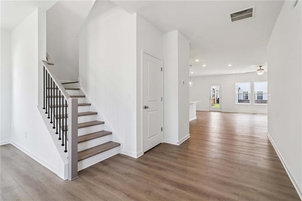 5 bedroom, 4 bathroom, 2,801 sq ft single family residence for sale at 5347 Callahan Trace, Flowery Branch, GA 30542 — photo 5