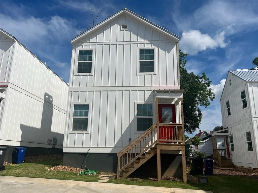 2 bedroom, 3 bathroom single family residence for rent at 82 Liberty Court, Gainesville, GA 30501 for $1,725 a month