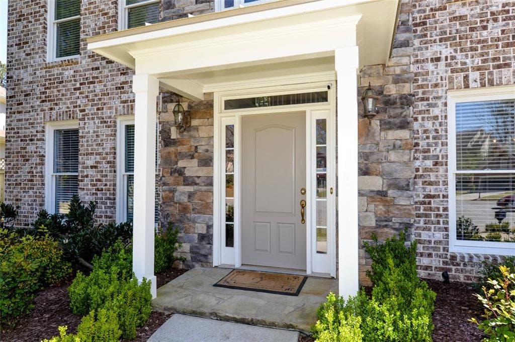 4 bedroom, 3 bathroom, 3,361 sq ft single family residence for rent at 310 Windsor Gate Cove, Atlanta, GA 30342 for $5,400 a month — photo 4