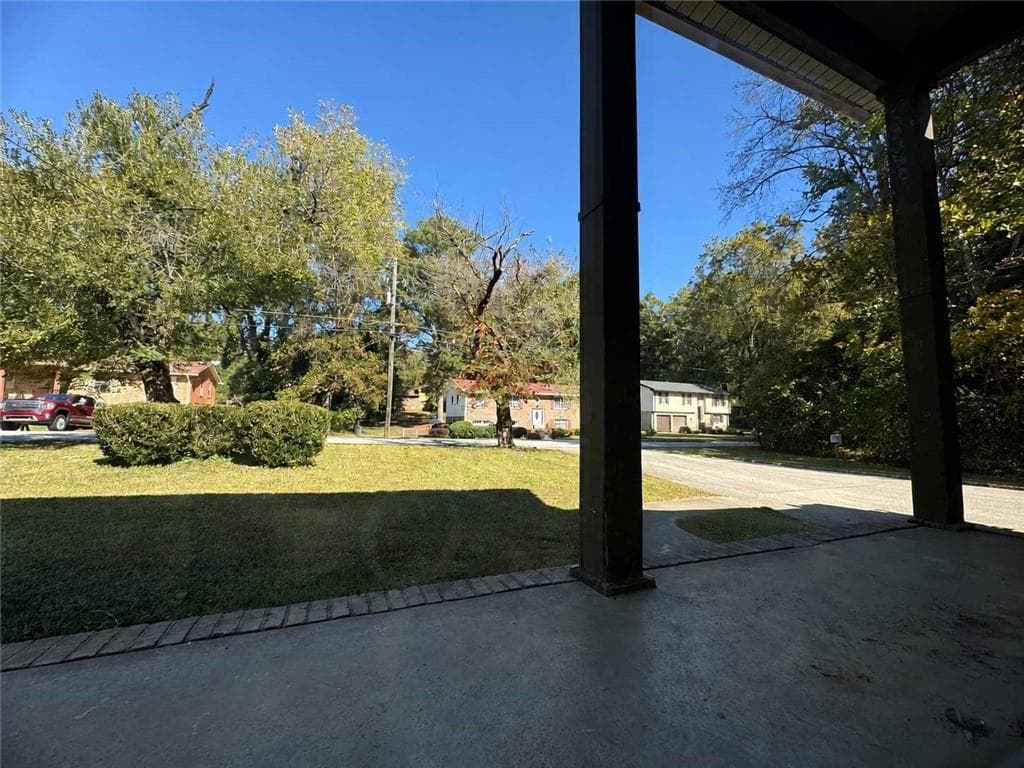 7 bedroom, 4 bathroom, 2,521 sq ft single family residence for rent at 3915 Emerald North Drive, Decatur, GA 30035 for $2,950 a month — photo 3