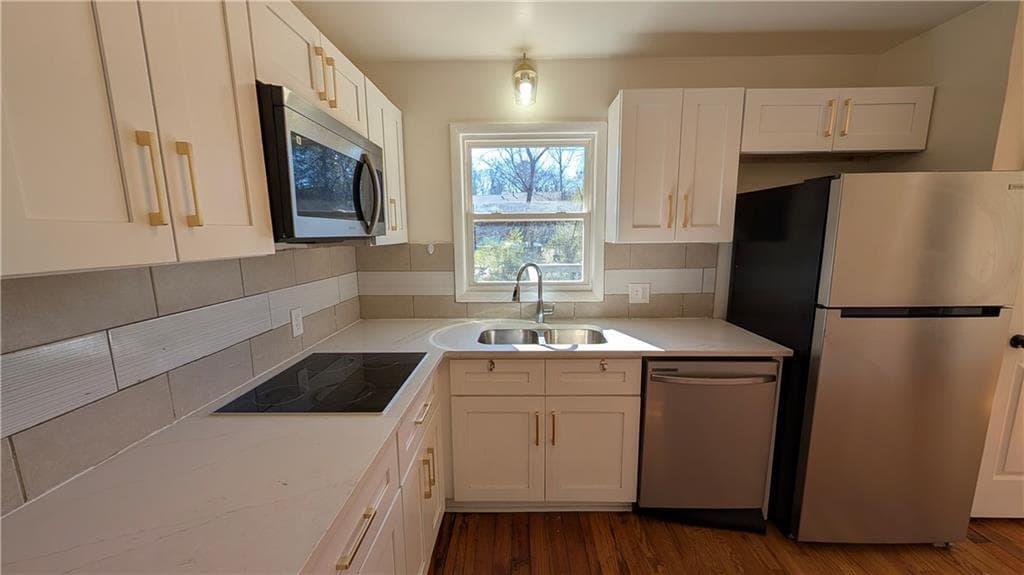 7 bedroom, 4 bathroom, 2,521 sq ft single family residence for rent at 3915 Emerald North Drive, Decatur, GA 30035 for $2,950 a month — photo 4