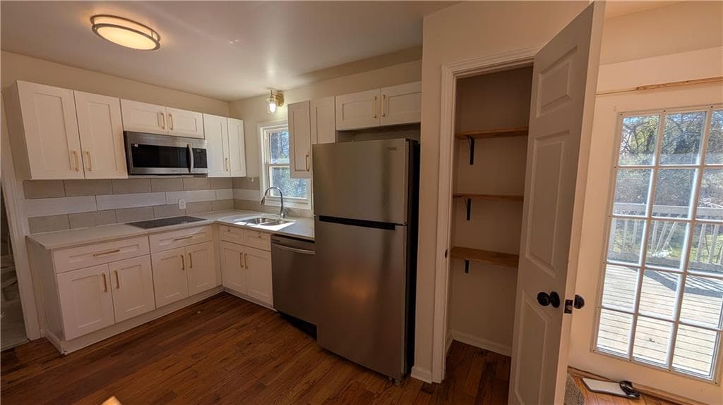 7 bedroom, 4 bathroom, 2,521 sq ft single family residence for rent at 3915 Emerald North Drive, Decatur, GA 30035 for $2,950 a month — photo 6