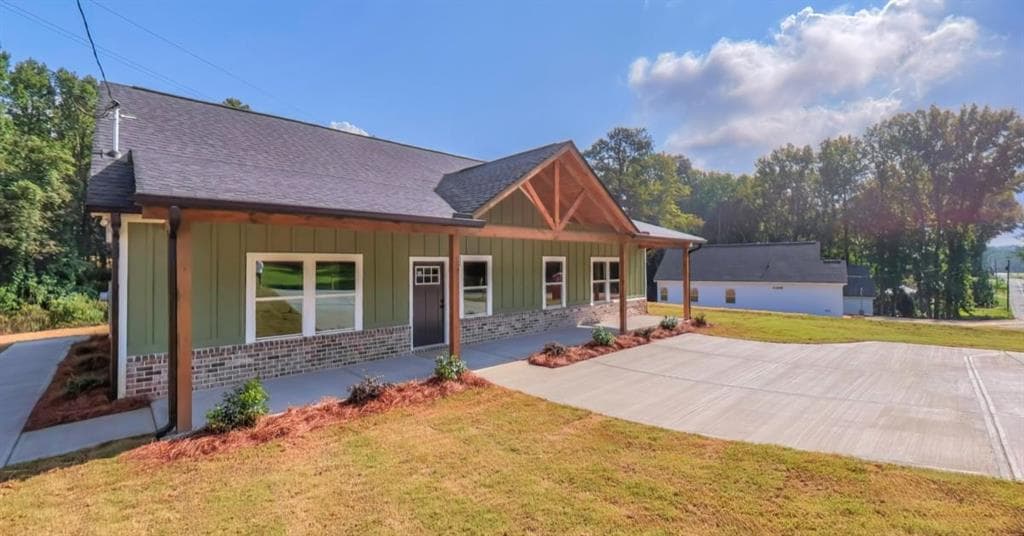 3 bedroom, 2 bathroom, 1,590 sq ft single family residence under contract at 1116 Whispering Hills Drive, Bremen, GA 30110 — photo 2