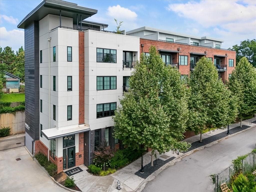 1 bedroom, 1 bathroom, 642 sq ft condominium for rent at 22 Airline Street 106, Atlanta, GA 30312 for $2,150 a month — photo 1 of 38