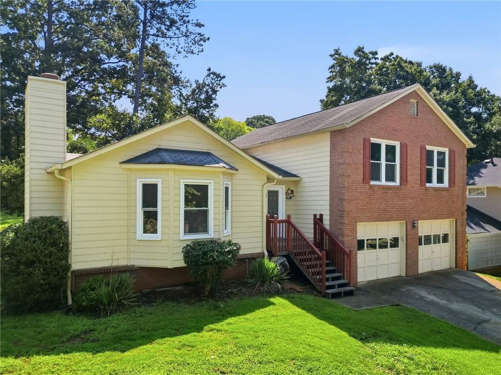 4 bedroom, 3 bathroom, 2,764 sq ft single family residence for sale at 440 Hunters Cove Court, Lawrenceville, GA 30044 — photo 3