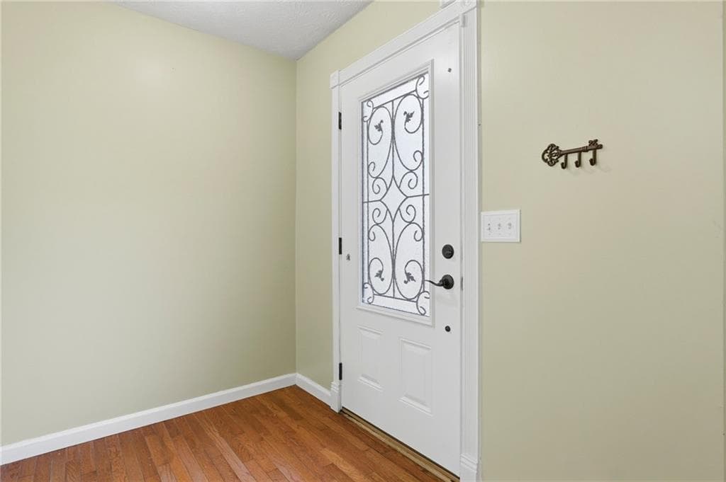 4 bedroom, 3 bathroom, 2,764 sq ft single family residence for sale at 440 Hunters Cove Court, Lawrenceville, GA 30044 — photo 5