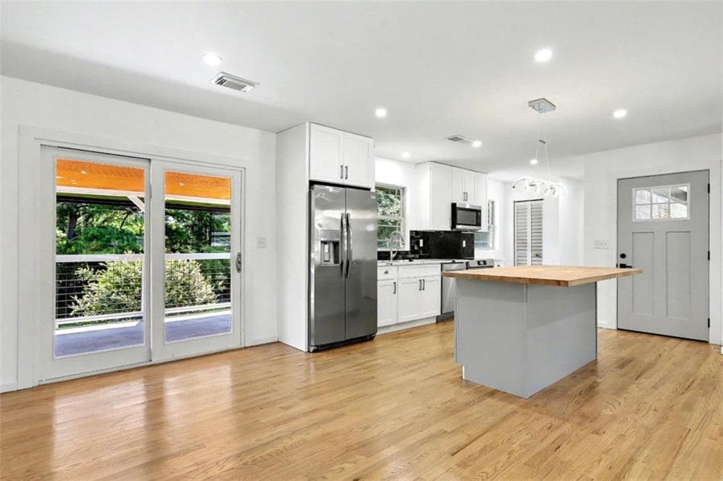 3 bedroom, 2 bathroom single family residence for sale at 6260 Walker Road, Riverdale, GA 30296 — photo 5
