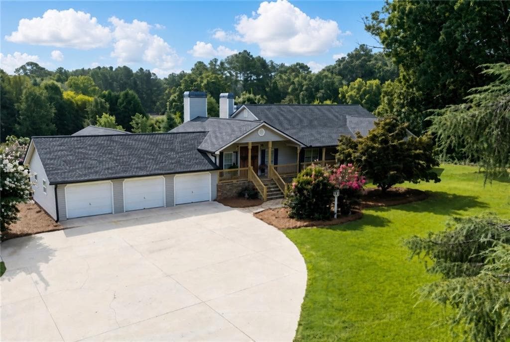 5 bedroom, 4 bathroom, 3,683 sq ft single family residence under contract at 3021 Old Lost Mountain Road, Powder Springs, GA 30127 — photo 3