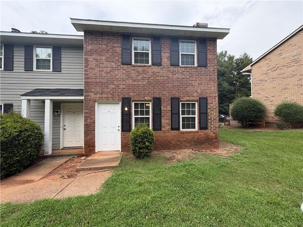 2 bedroom, 3 bathroom, 1,150 sq ft townhouse for rent at 110 Chalfont Drive 1, Athens, GA 30606 for $1,050 a month — photo 1 of 14