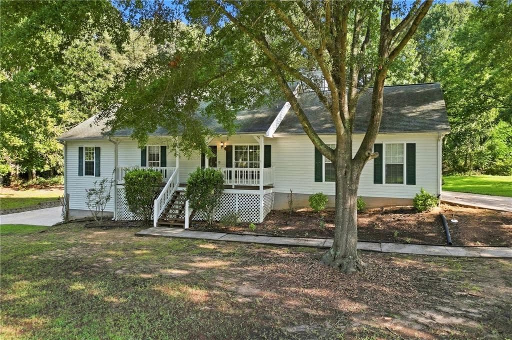 5 bedroom, 3 bathroom, 3,114 sq ft single family residence under contract at 400 Mckenzie Avenue, Stockbridge, GA 30281 — photo 4