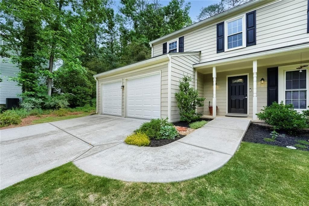 4 bedroom, 3 bathroom, 1,868 sq ft single family residence under contract at 235 Barrington Drive, Roswell, GA 30076 — photo 4