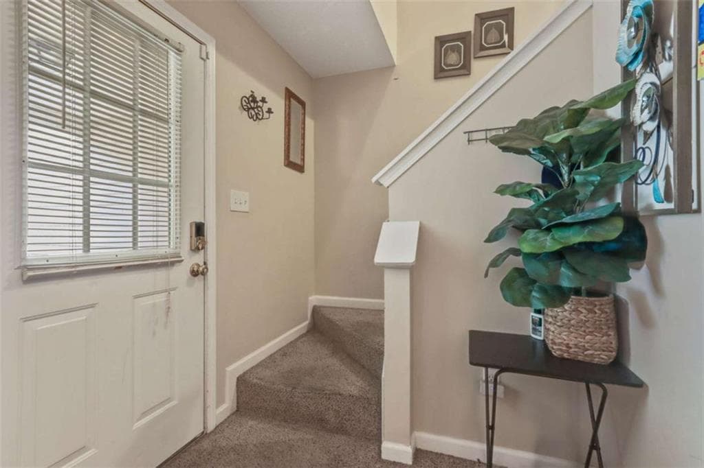 3 bedroom, 4 bathroom, 1,212 sq ft townhouse for sale at 6964 Gallant Circle, Mableton, GA 30126 — photo 3