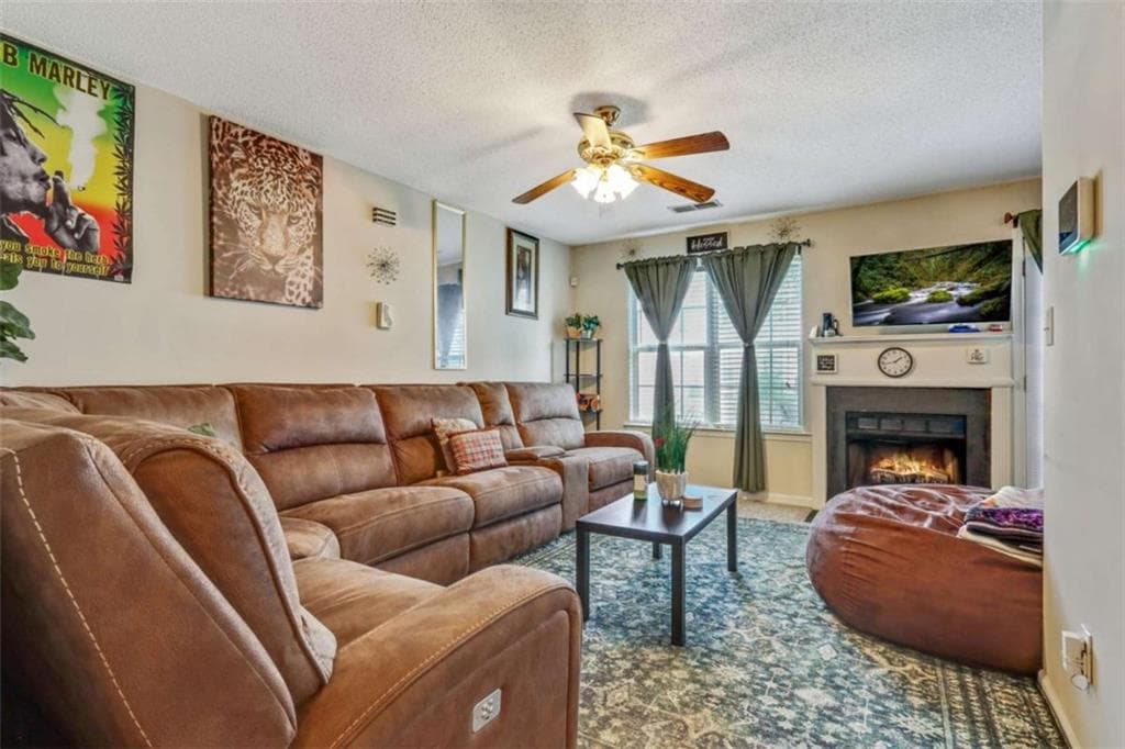 3 bedroom, 4 bathroom, 1,212 sq ft townhouse for sale at 6964 Gallant Circle, Mableton, GA 30126 — photo 9