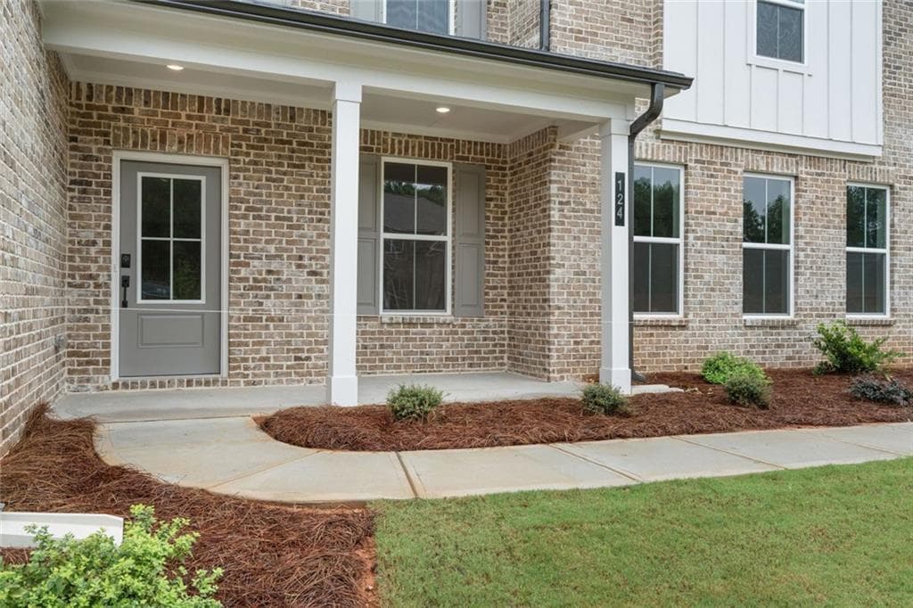 6 bedroom, 4 bathroom, 3,704 sq ft single family residence for sale at 124 Serenade Creek Road, Mcdonough, GA 30252 — photo 2