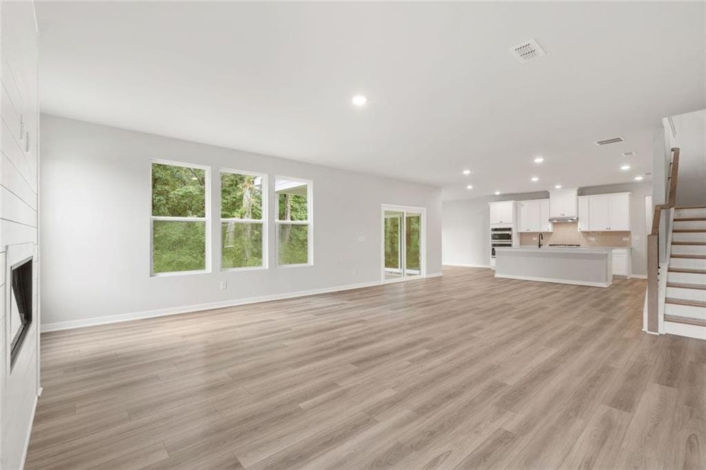 6 bedroom, 4 bathroom, 3,704 sq ft single family residence for sale at 124 Serenade Creek Road, Mcdonough, GA 30252 — photo 5