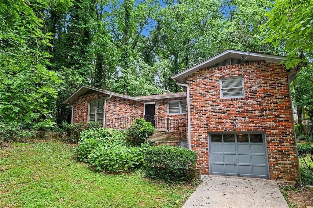 3 bedroom, 2 bathroom, 1,940 sq ft single family residence for sale at 3934 Ensign Court, Atlanta, GA 30341 — photo 2