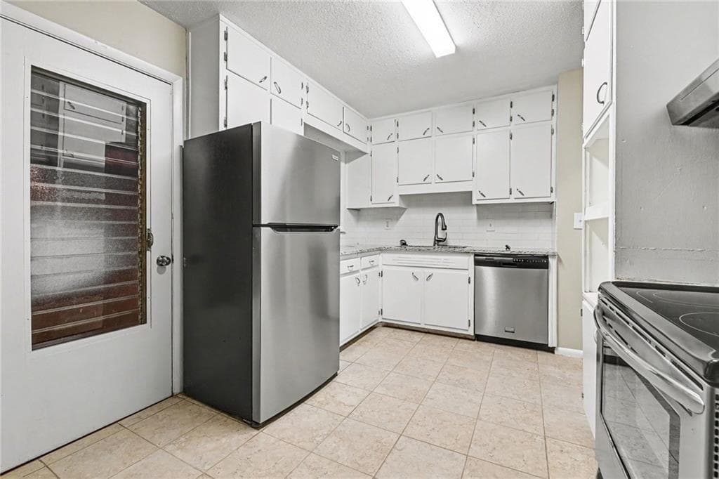 3 bedroom, 2 bathroom, 1,940 sq ft single family residence for sale at 3934 Ensign Court, Atlanta, GA 30341 — photo 6