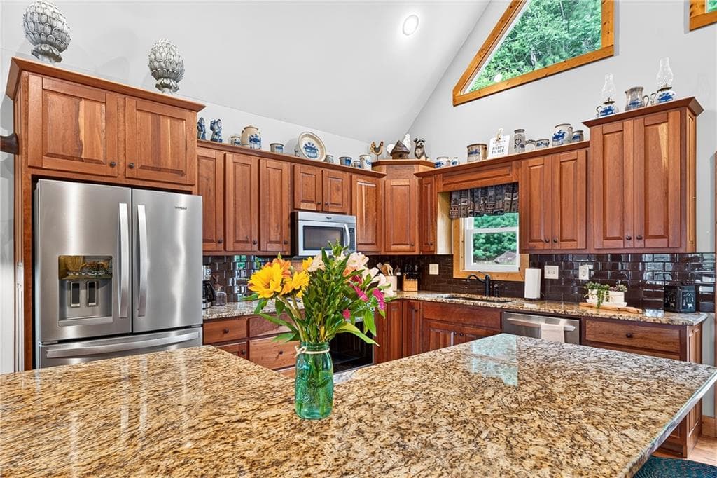 4 bedroom, 4 bathroom, 3,140 sq ft single family residence under contract at 107 Old Birch Court, Blairsville, GA 30512 — photo 9