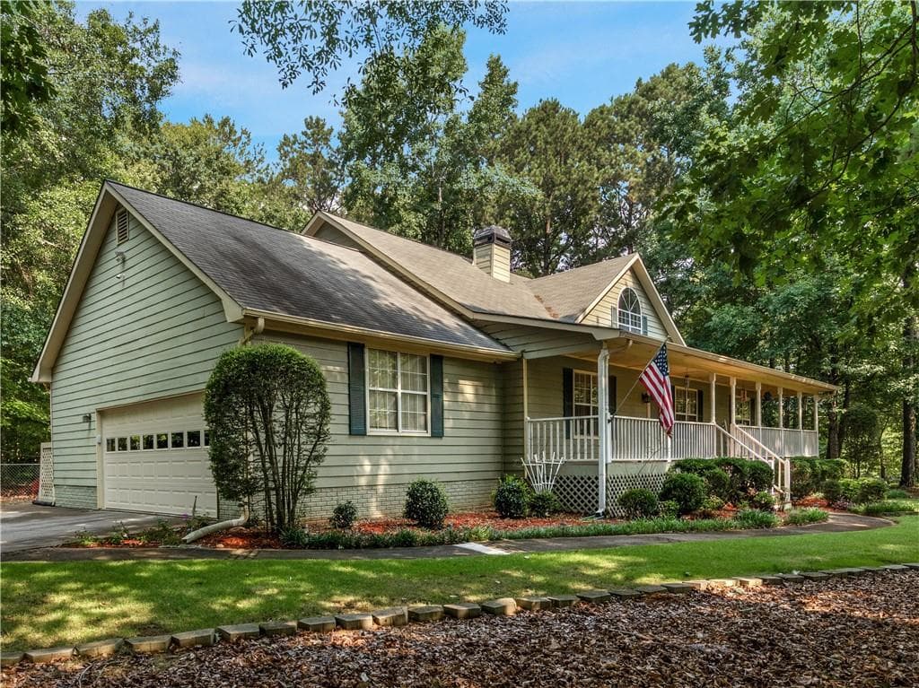 5 bedroom, 3 bathroom, 2,686 sq ft single family residence under contract at 207 Williamsburg Circle, Mcdonough, GA 30253 — photo 4