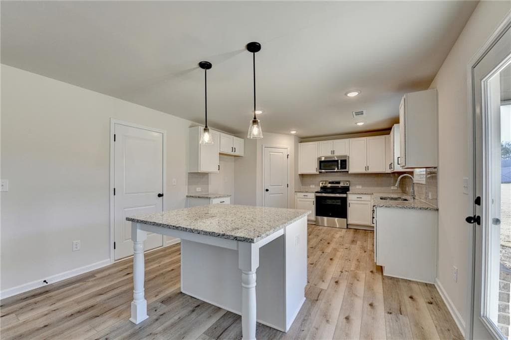 5 bedroom, 3 bathroom, 2,746 sq ft single family residence for sale at 676 Rodeo Drive, Auburn, GA 30011 — photo 10
