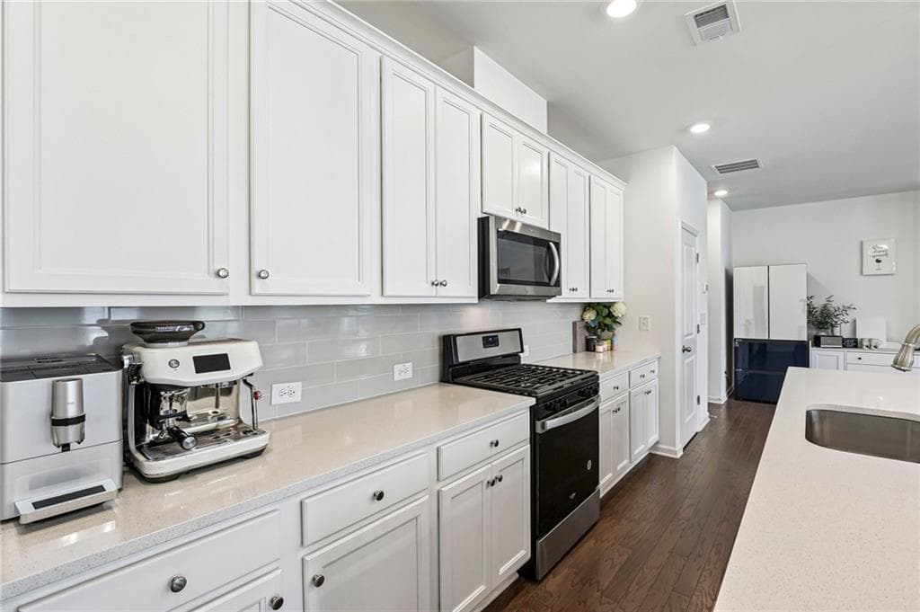 4 bedroom, 3 bathroom, 2,674 sq ft single family residence for sale at 4083 Halton Road, Duluth, GA 30097 — photo 9