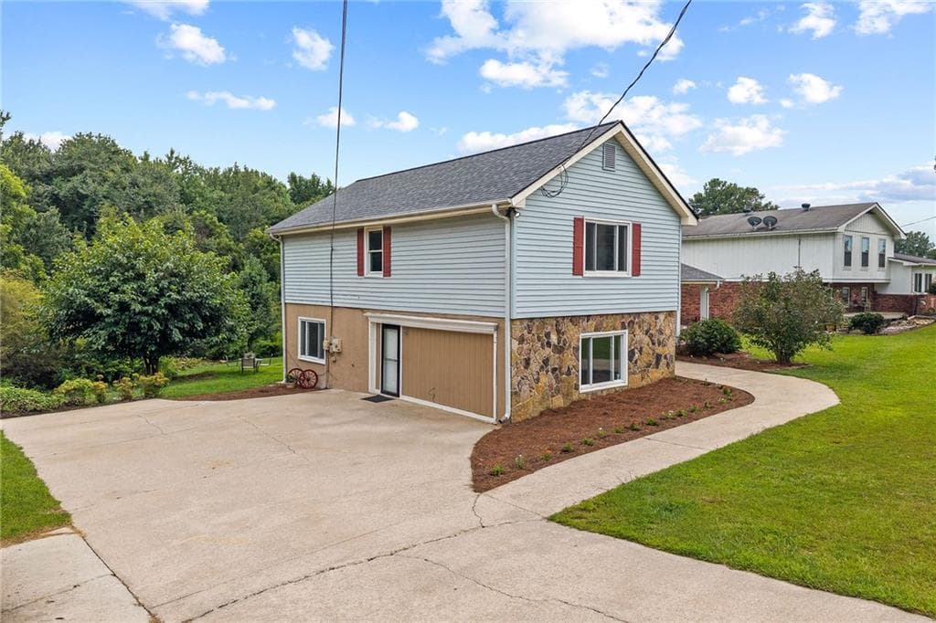4 bedroom, 3 bathroom, 2,248 sq ft single family residence for sale at 3408 Hamilton Mill Road, Buford, GA 30519 — photo 3