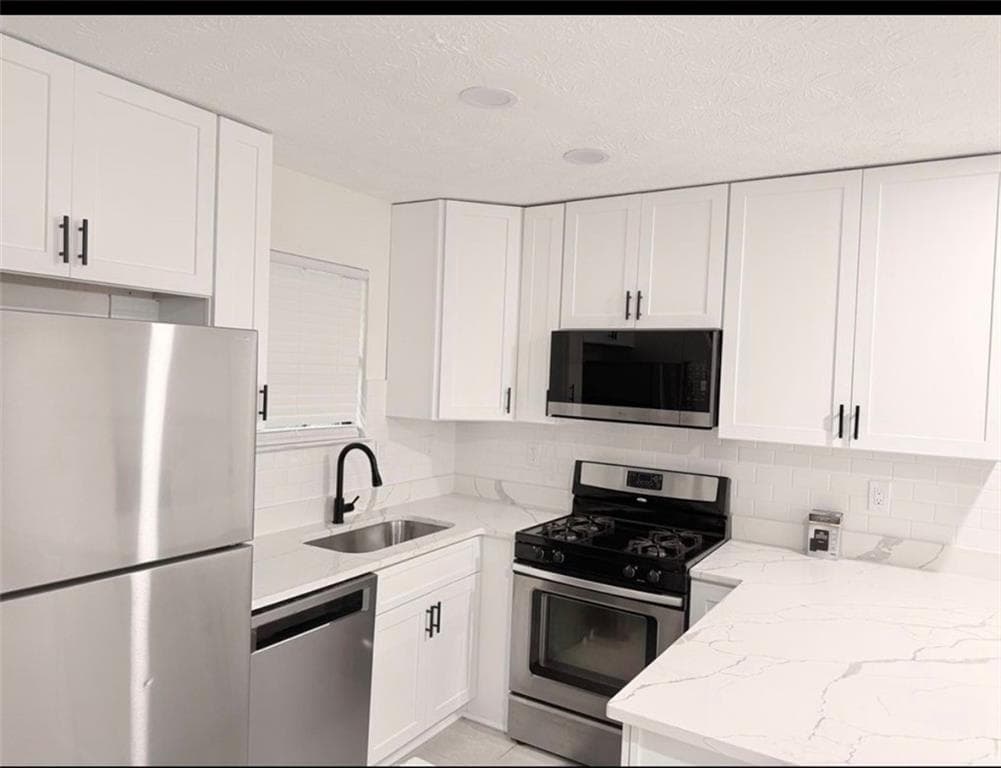 triplex under contract at 5891 Sheldon Court, Atlanta, GA 30349 — photo 5