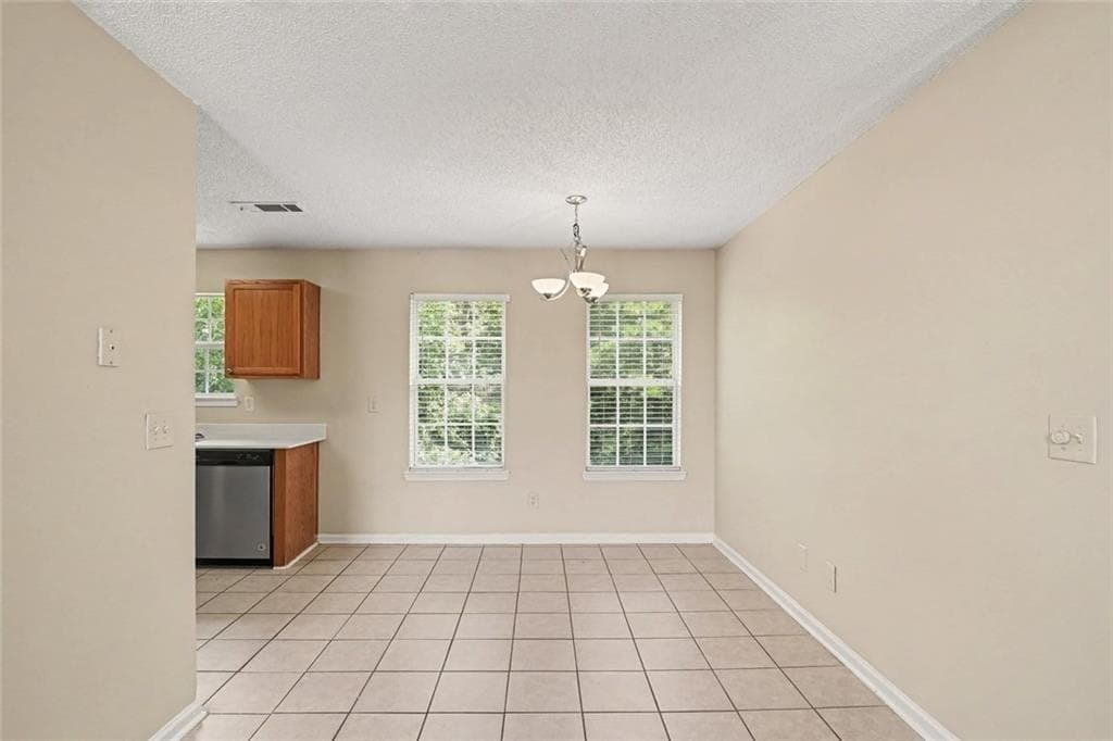 3 bedroom, 2 bathroom, 1,090 sq ft single family residence for sale at 228 Kings Cove, Locust Grove, GA 30248 — photo 6