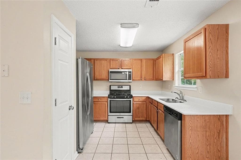 3 bedroom, 2 bathroom, 1,090 sq ft single family residence for sale at 228 Kings Cove, Locust Grove, GA 30248 — photo 7
