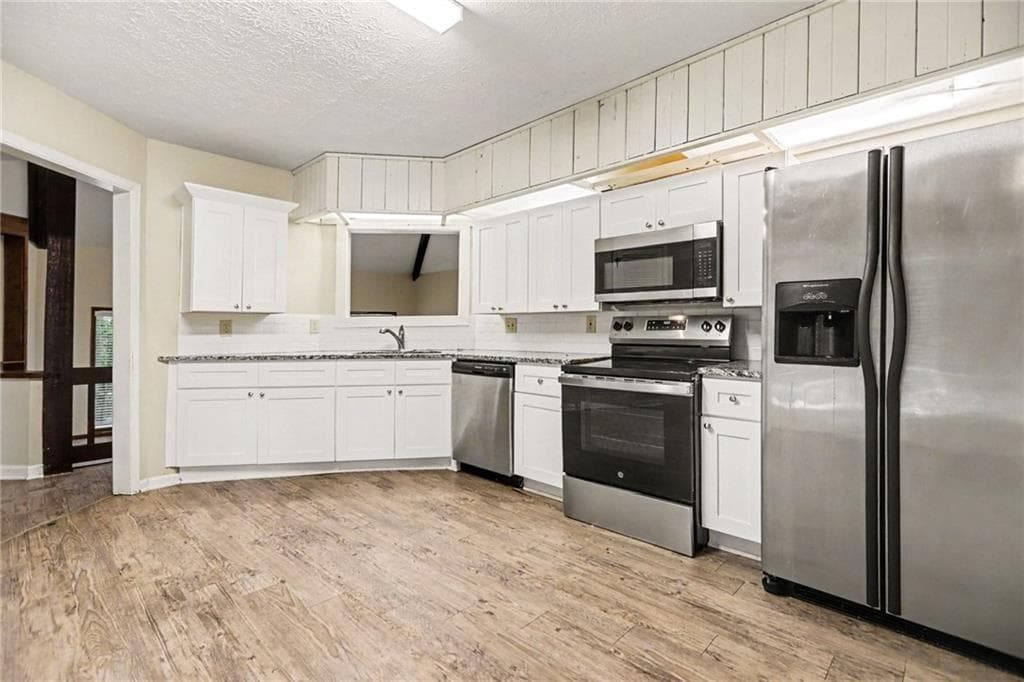 3 bedroom, 2 bathroom, 2,040 sq ft single family residence under contract at 1533 Hillhaven Drive, Marietta, GA 30062 — photo 4