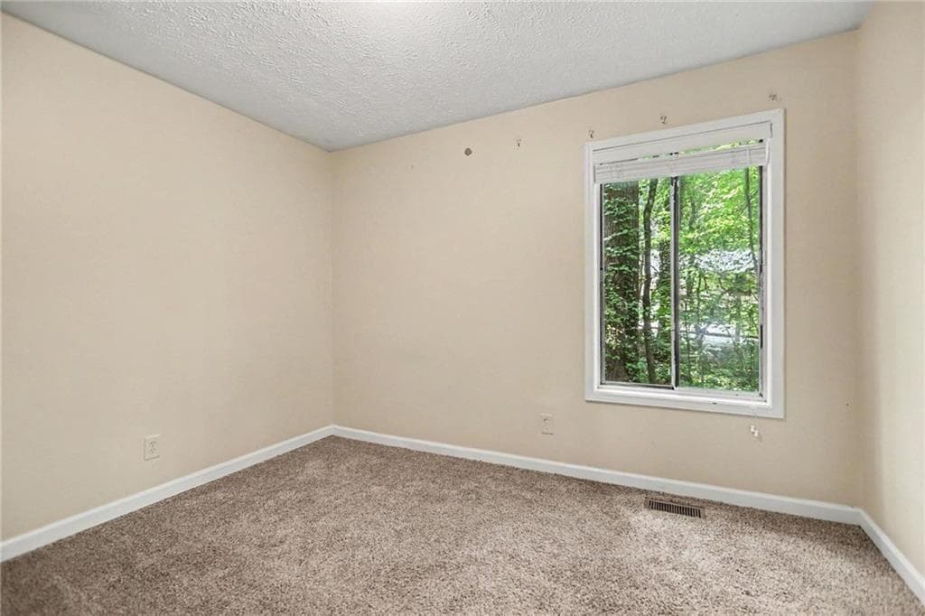 3 bedroom, 2 bathroom, 2,040 sq ft single family residence under contract at 1533 Hillhaven Drive, Marietta, GA 30062 — photo 8