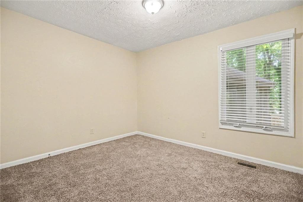 3 bedroom, 2 bathroom, 2,040 sq ft single family residence under contract at 1533 Hillhaven Drive, Marietta, GA 30062 — photo 9
